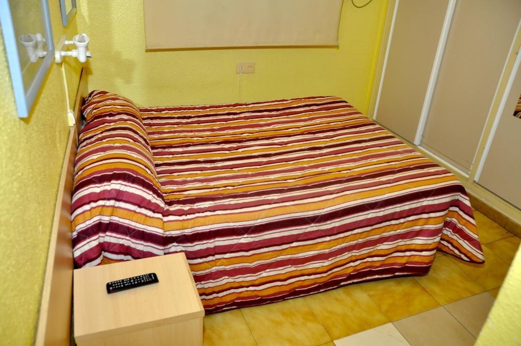 Hostal El Jardín Benidorm Habitación foto