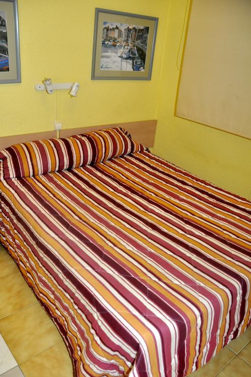 Hostal El Jardín Benidorm Habitación foto