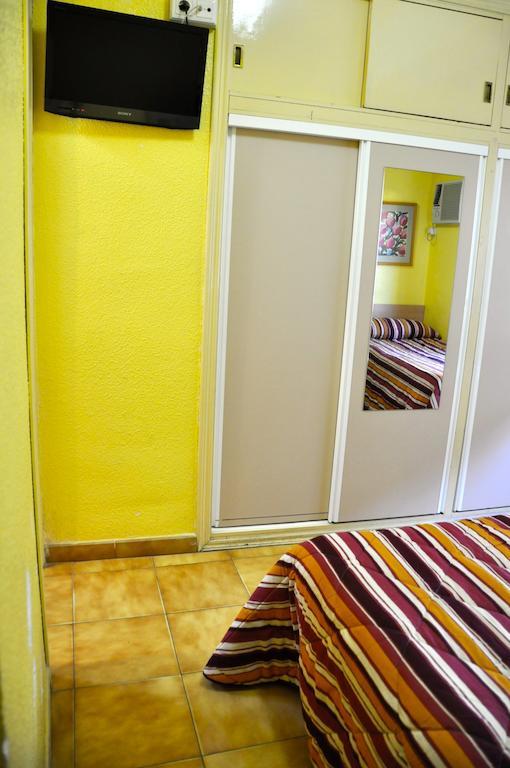 Hostal El Jardín Benidorm Habitación foto
