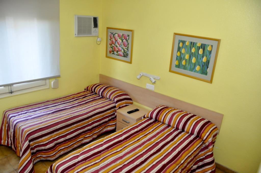 Hostal El Jardín Benidorm Habitación foto